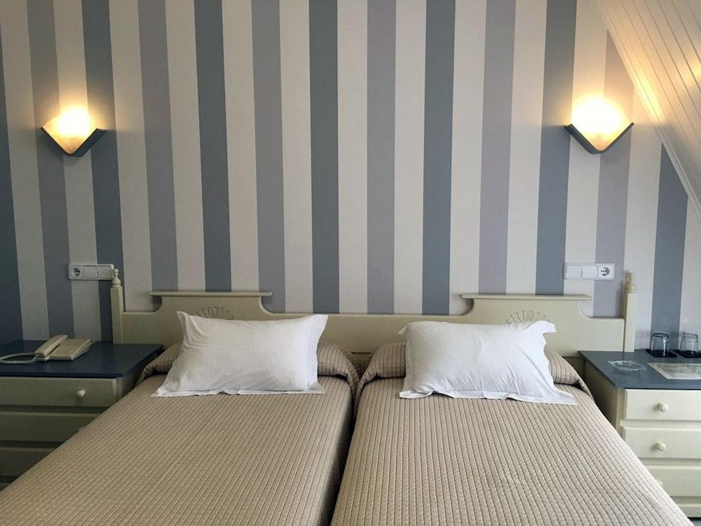 Hotel Piramide Portonovo Buitenkant foto