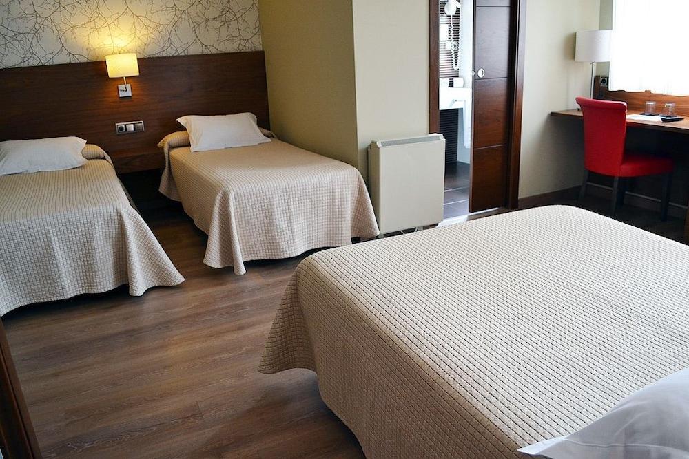 Hotel Piramide Portonovo Buitenkant foto