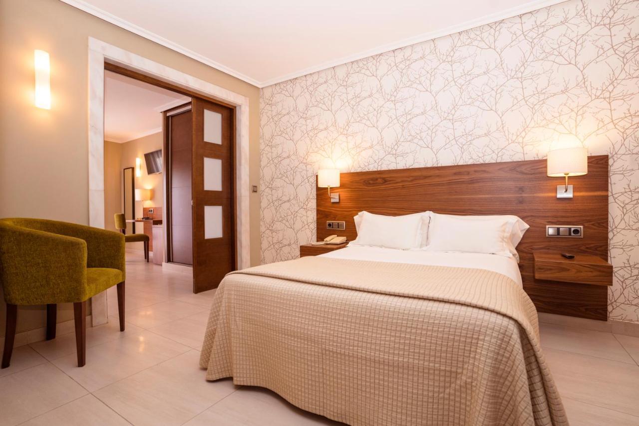 Hotel Piramide Portonovo Buitenkant foto