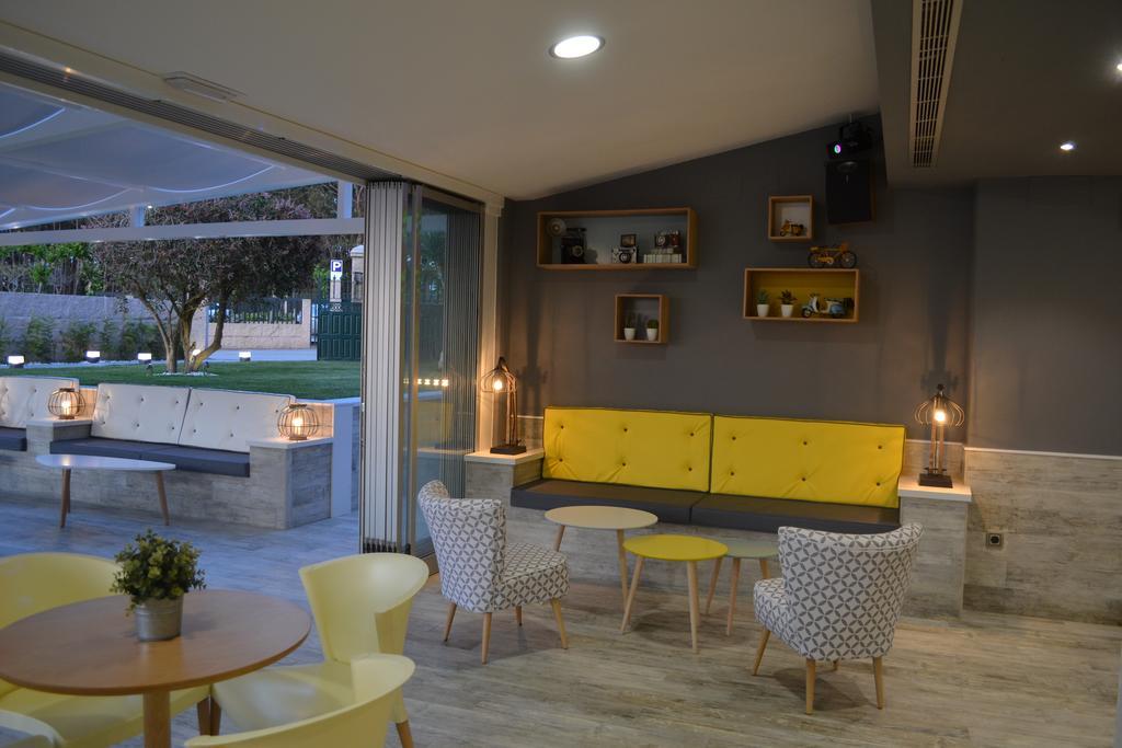 Hotel Piramide Portonovo Buitenkant foto
